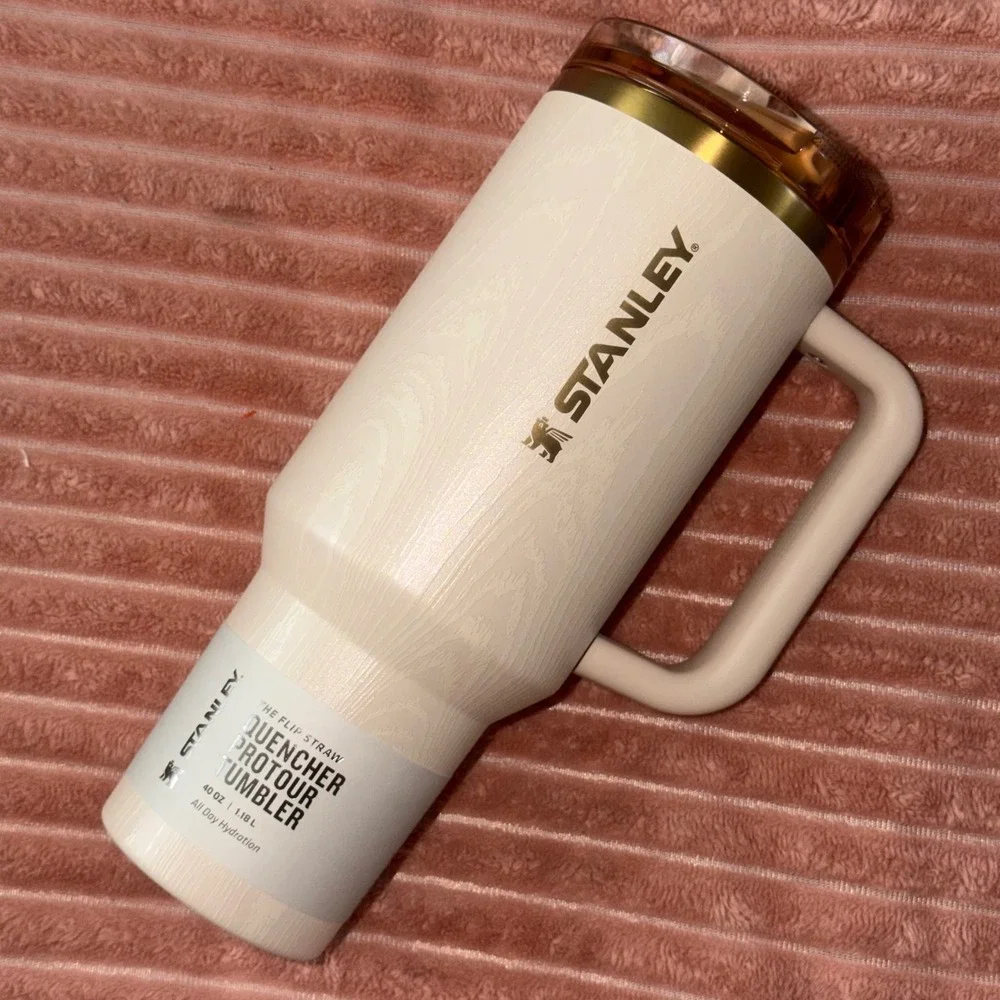 Stanley 40oz Quencher H2.0 FlowState Tumbler Limited Edition Birch Woodgrain NEW - Picture 2 of 5